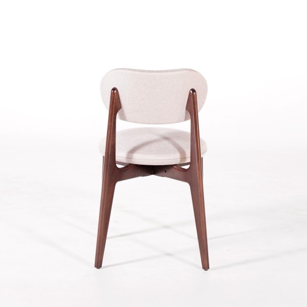 Eetkamerstoel in massief hout met walnootafwerking en beige stoffen bekleding - Svala
