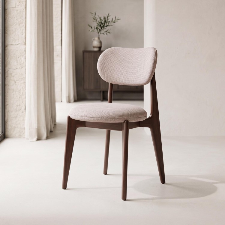 Eetkamerstoel in massief hout met walnootafwerking en beige stoffen bekleding - Svala