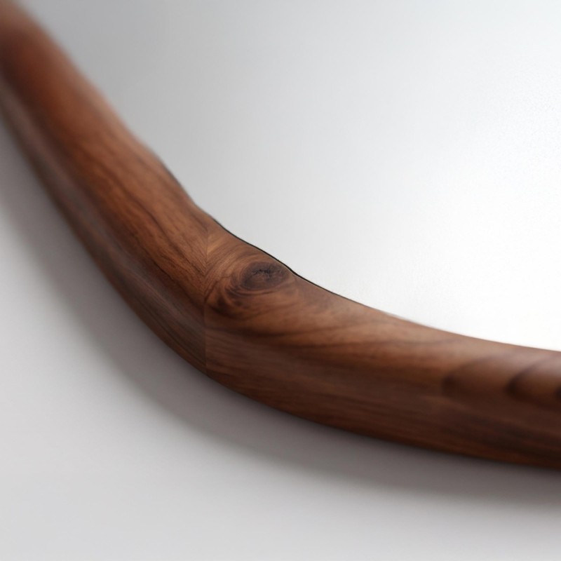 Design organische wandspiegel met massief houten frame 60 x 80 cm