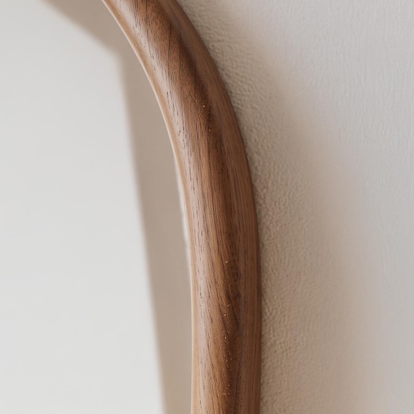 Design organische wandspiegel met massief houten frame 56 x 165 cm