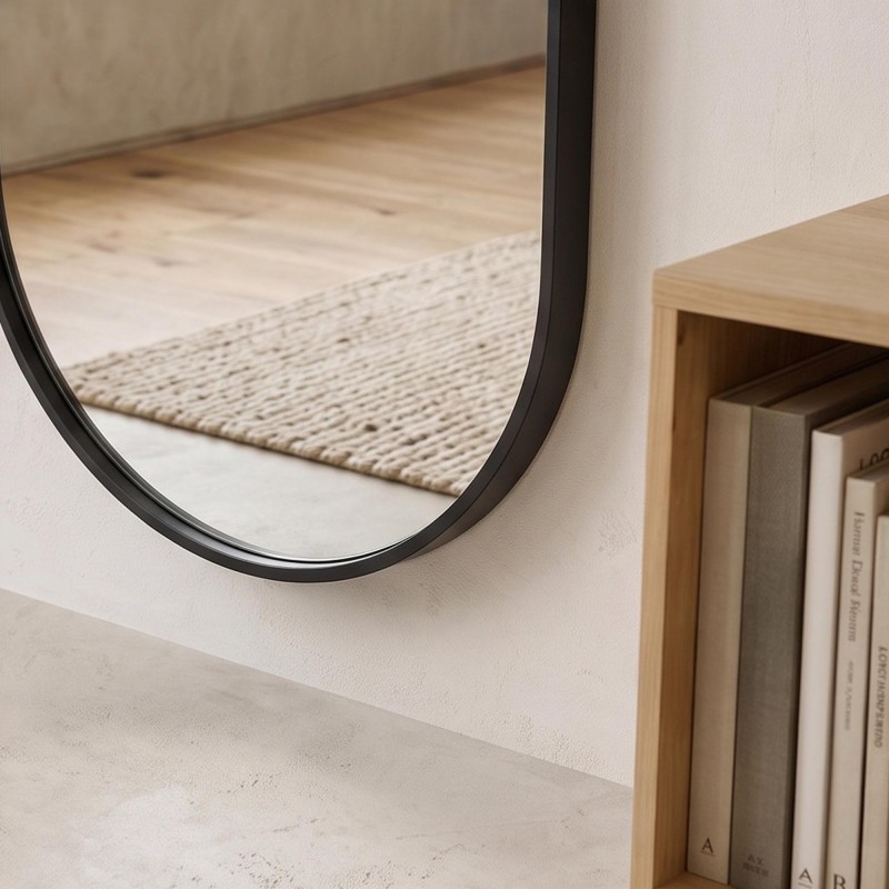Grote ovale wandspiegel met zwart metalen frame 60 x 165 cm