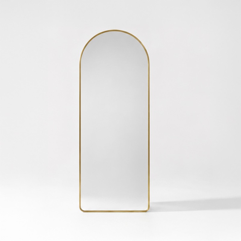 Grote staande boogspiegel met goudkleurig metalen frame 60 x 165 cm