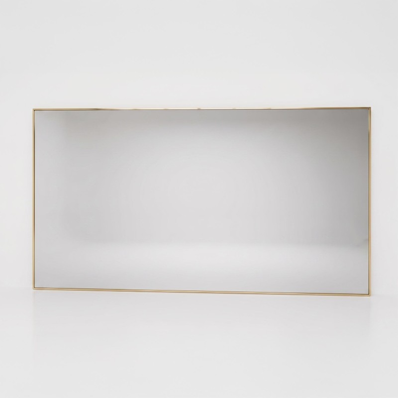 Grote rechthoekige badkamerspiegel voor wandmontage met goudkleurig metalen frame 120 x 75 cm