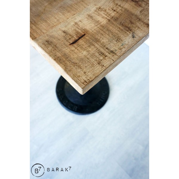 Table haute de bistrot carrée