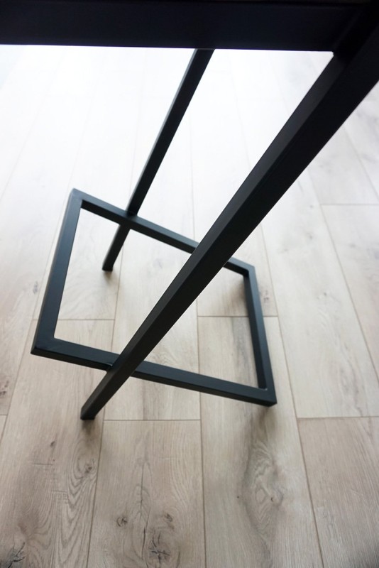 Houten en metalen barstoel Linea