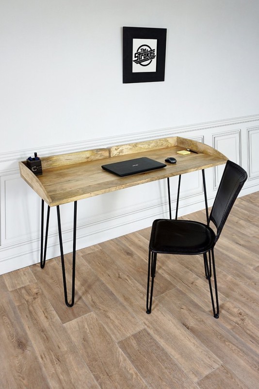 Industrieel bureau van massief hout en metaal