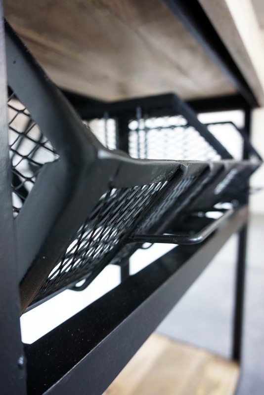 industriële serveertafel met 2 rekken