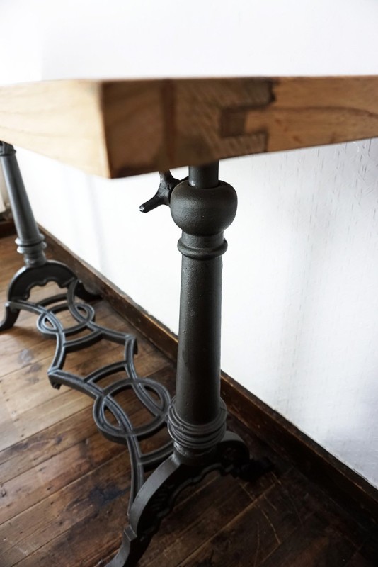 Metalen en teakhouten industriële console