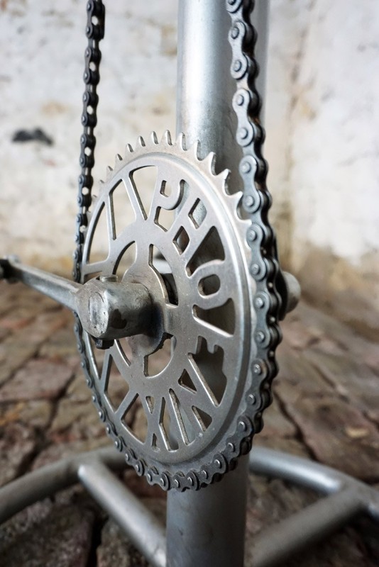 Industriële barkruk met pedalen en rugleuning