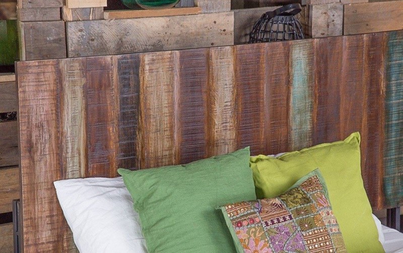 Industrieel tweepersoonsbed in gerecycleerd hout