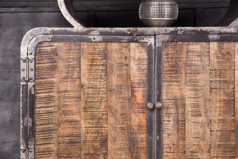 Industriële dressoir van Scandinavische inspiratie