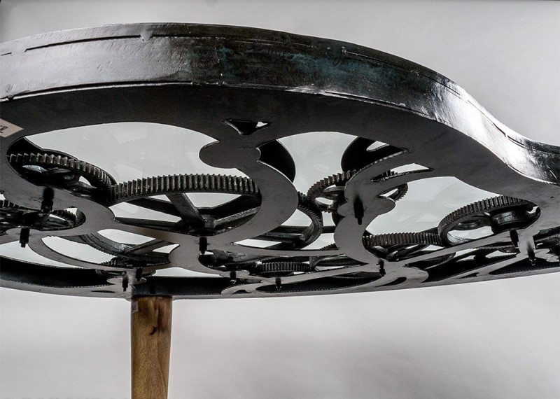 Industrieel bureau met raderwerk