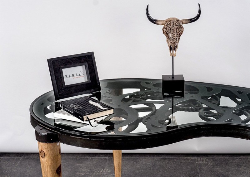 Industrieel bureau met raderwerk