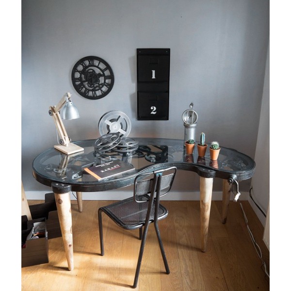 Industrieel bureau met raderwerk