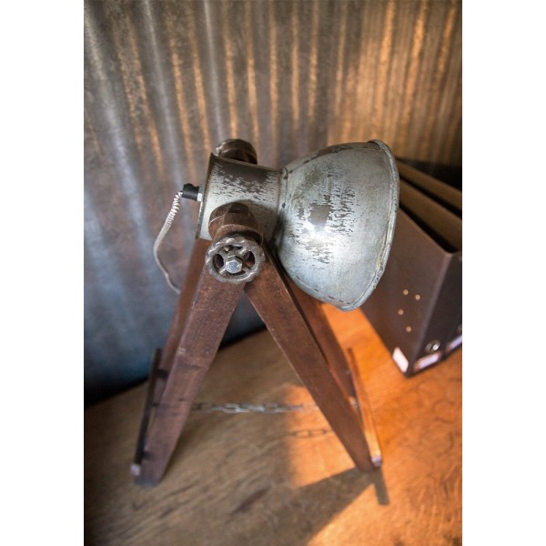 Industriële schraaglamp