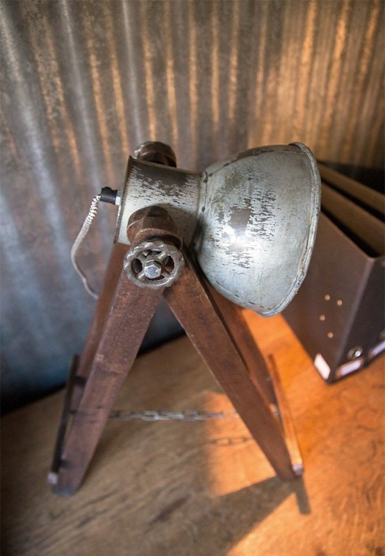 Industriële schraaglamp