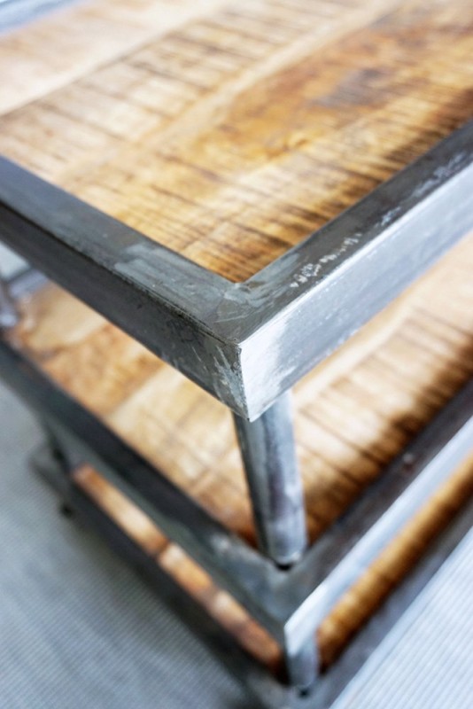 Industriële serveertafel met 3 draagvlakken