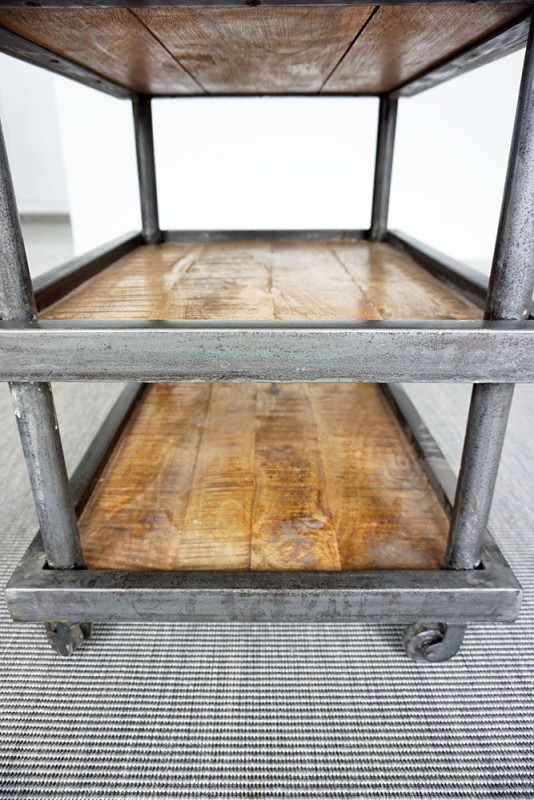 Industriële serveertafel met 3 draagvlakken