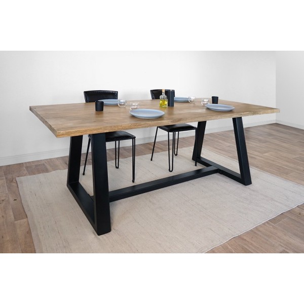 Table en bois massif avec pieds metal en V