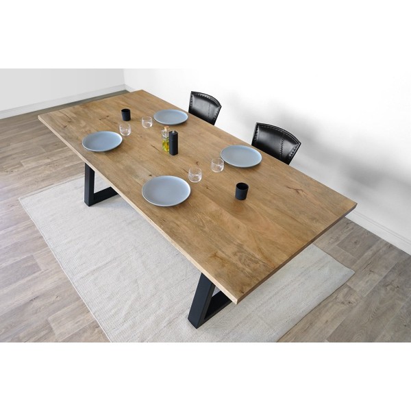 Table en bois massif avec pieds metal en V