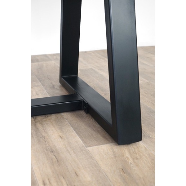Table en bois massif avec pieds metal en V