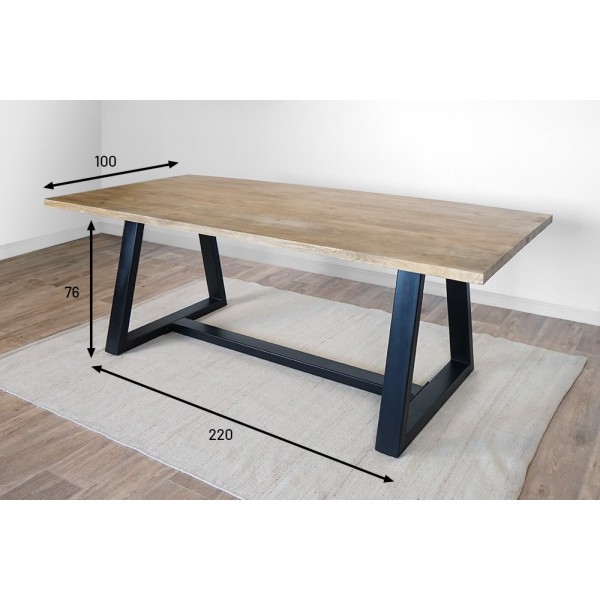 Table en bois massif avec pieds metal en V