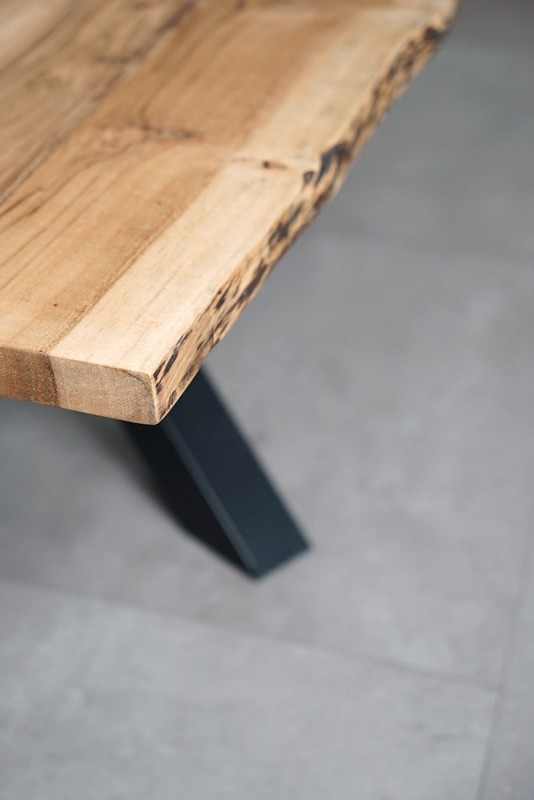 Massief houten salontafel met natuurlijke rand - Mikado