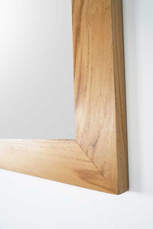 70 cm vierkante spiegel met massief teakhouten lijst